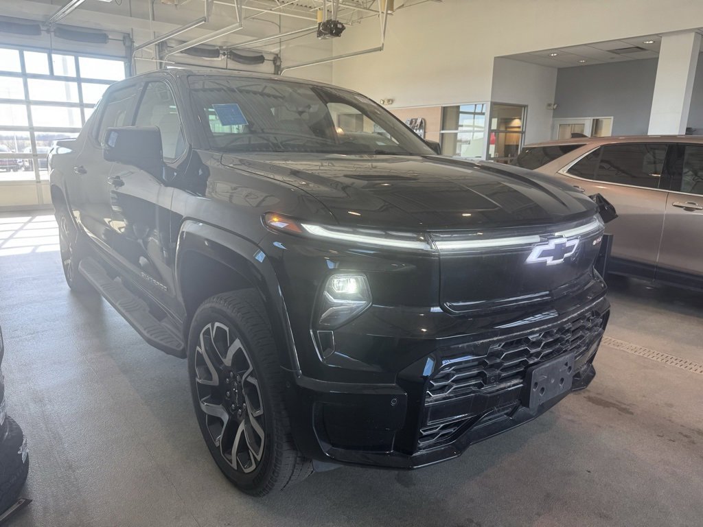Used 2024 Chevrolet Silverado EV RST image 2