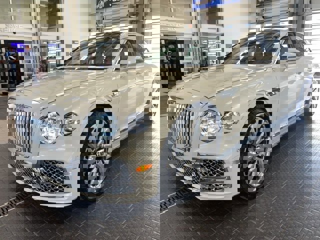 Used 2021 Bentley Flying Spur W12 image 3