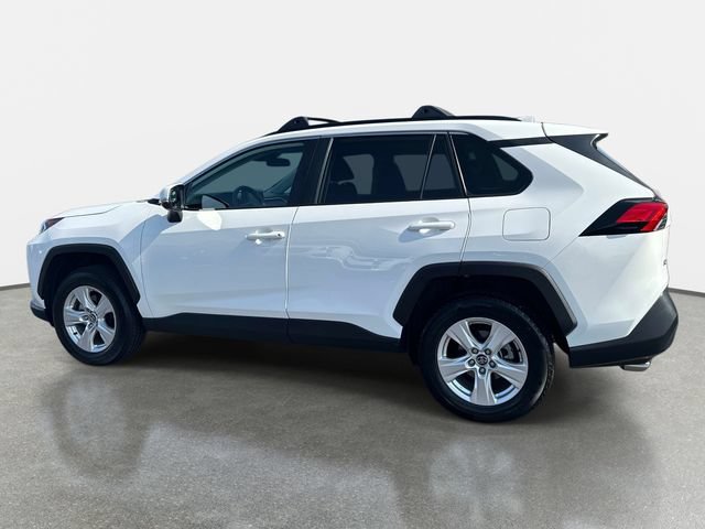 Used 2021 Toyota RAV4 XLE w/ Convenience Package AWD/4WD image 3