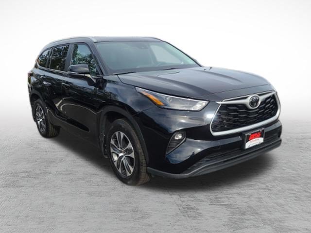 Certified 2026 Toyota Highlander XLE AWD/4WD image 3