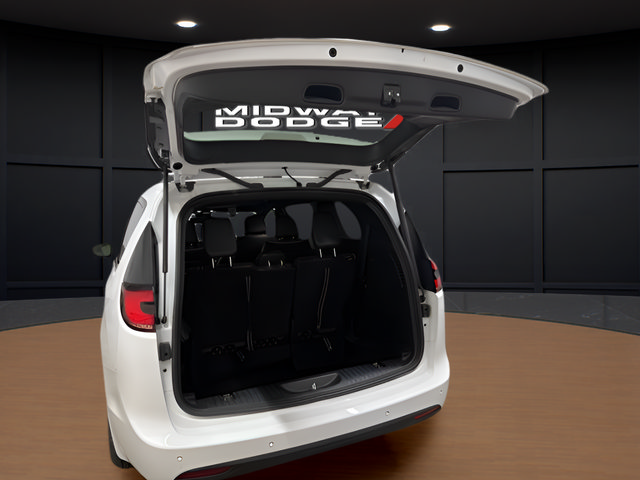 Used 2025 Chrysler Pacifica Limited FWD image 7