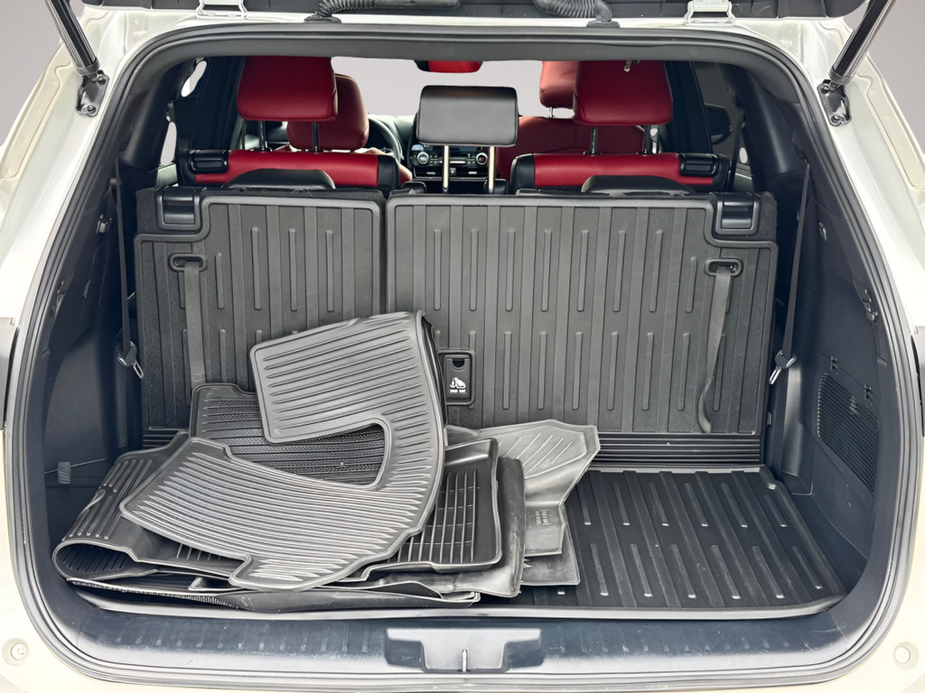 Used 2023 Toyota Highlander XSE FWD image 38