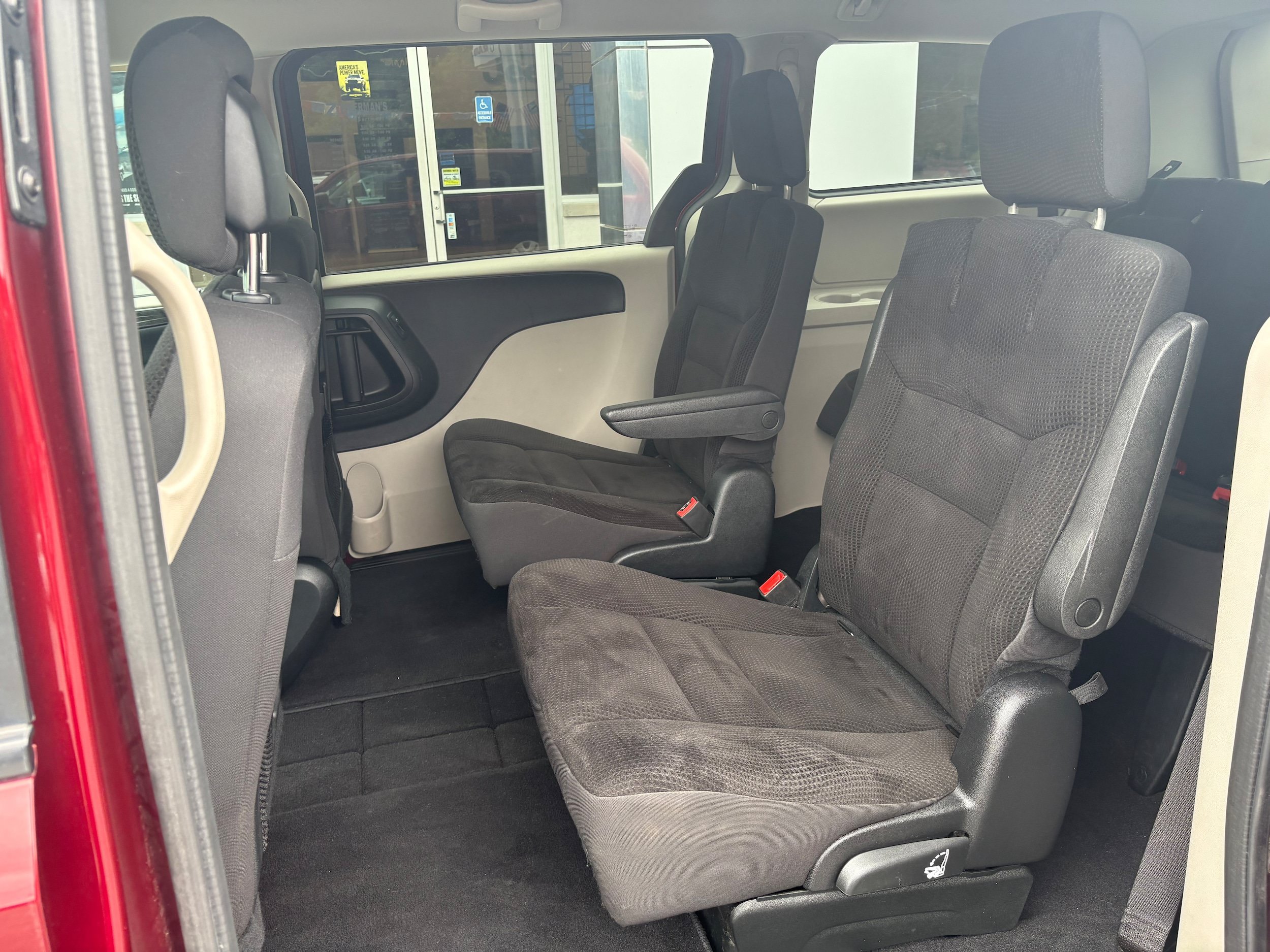 Used 2019 Dodge Grand Caravan SE FWD image 14