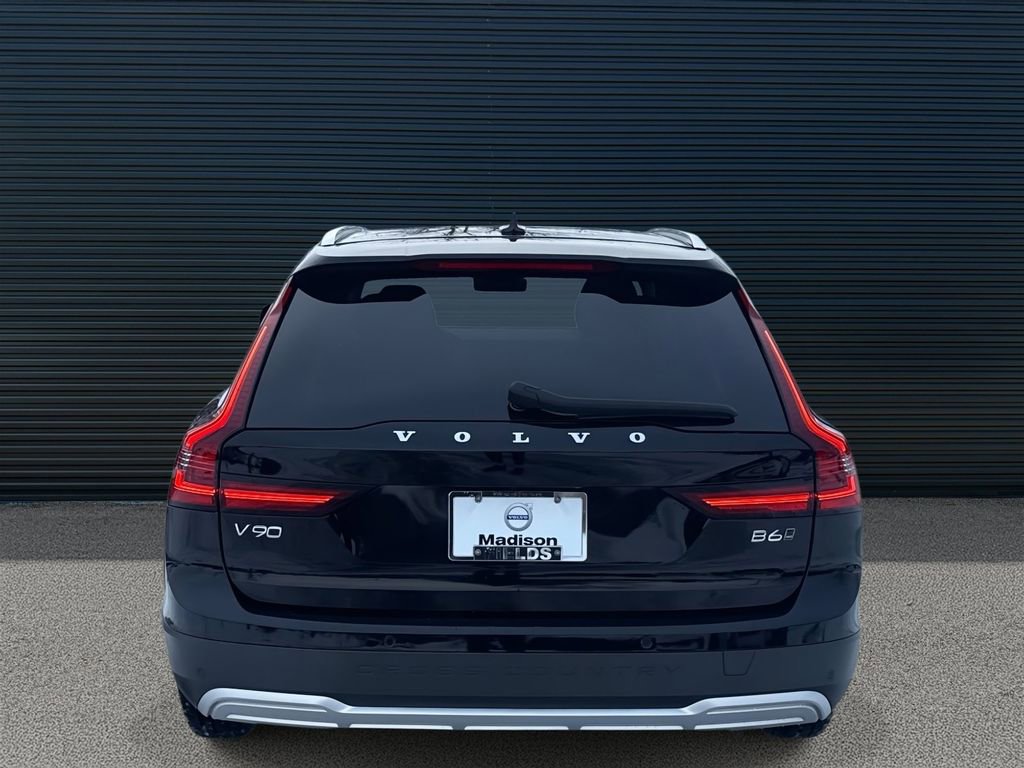 Certified 2024 Volvo V90 B6 Cross Country Plus image 6