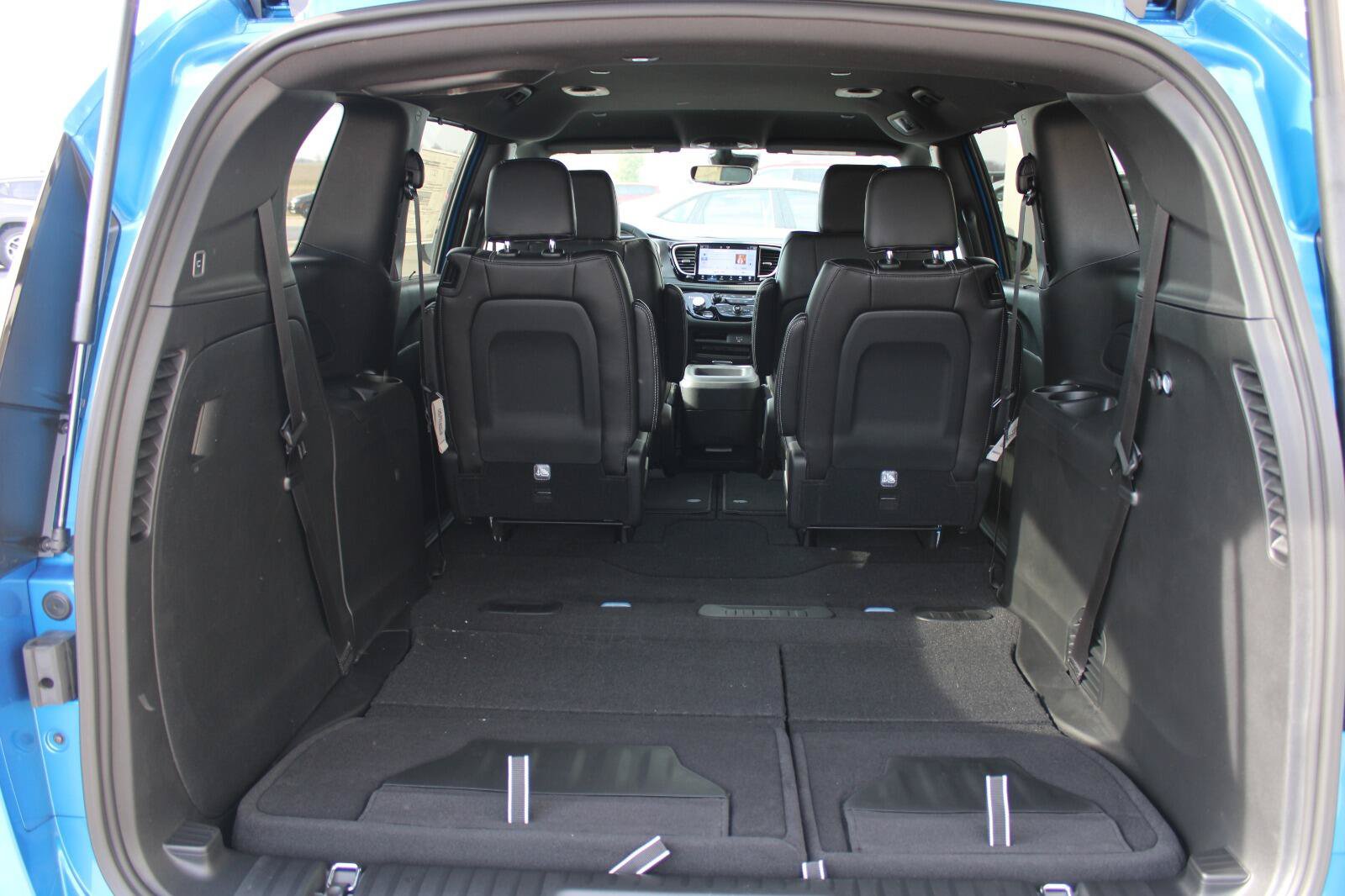 New 2026 Chrysler Pacifica Select w/ S Appearance Package FWD image 27