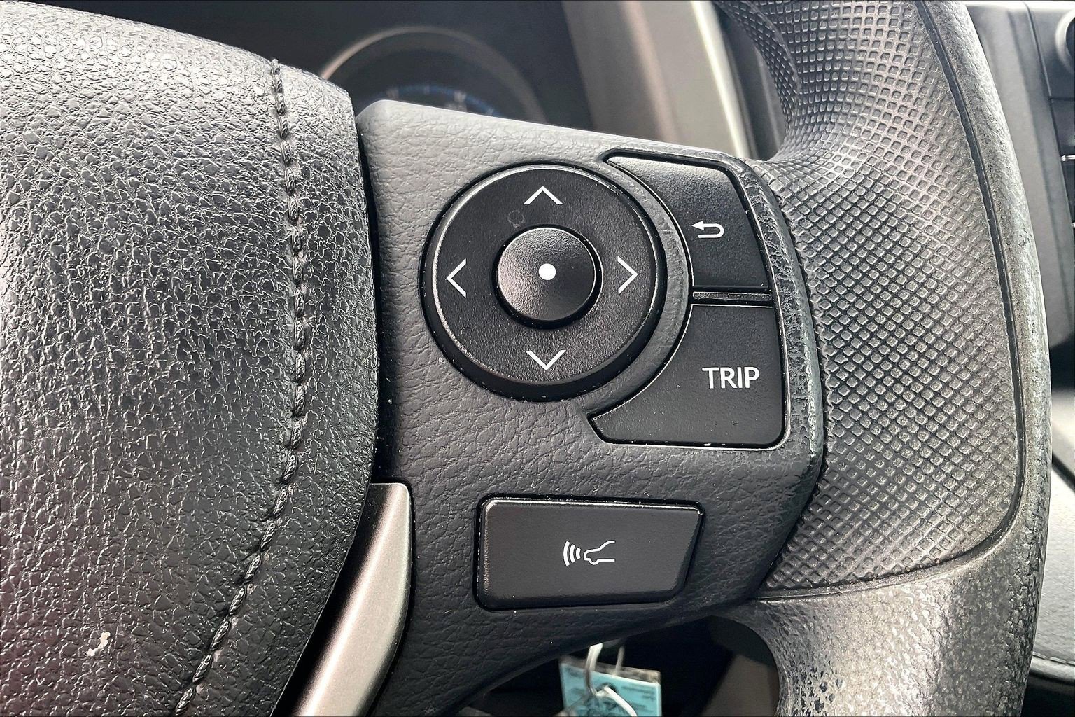 Used 2018 Toyota RAV4 LE image 21