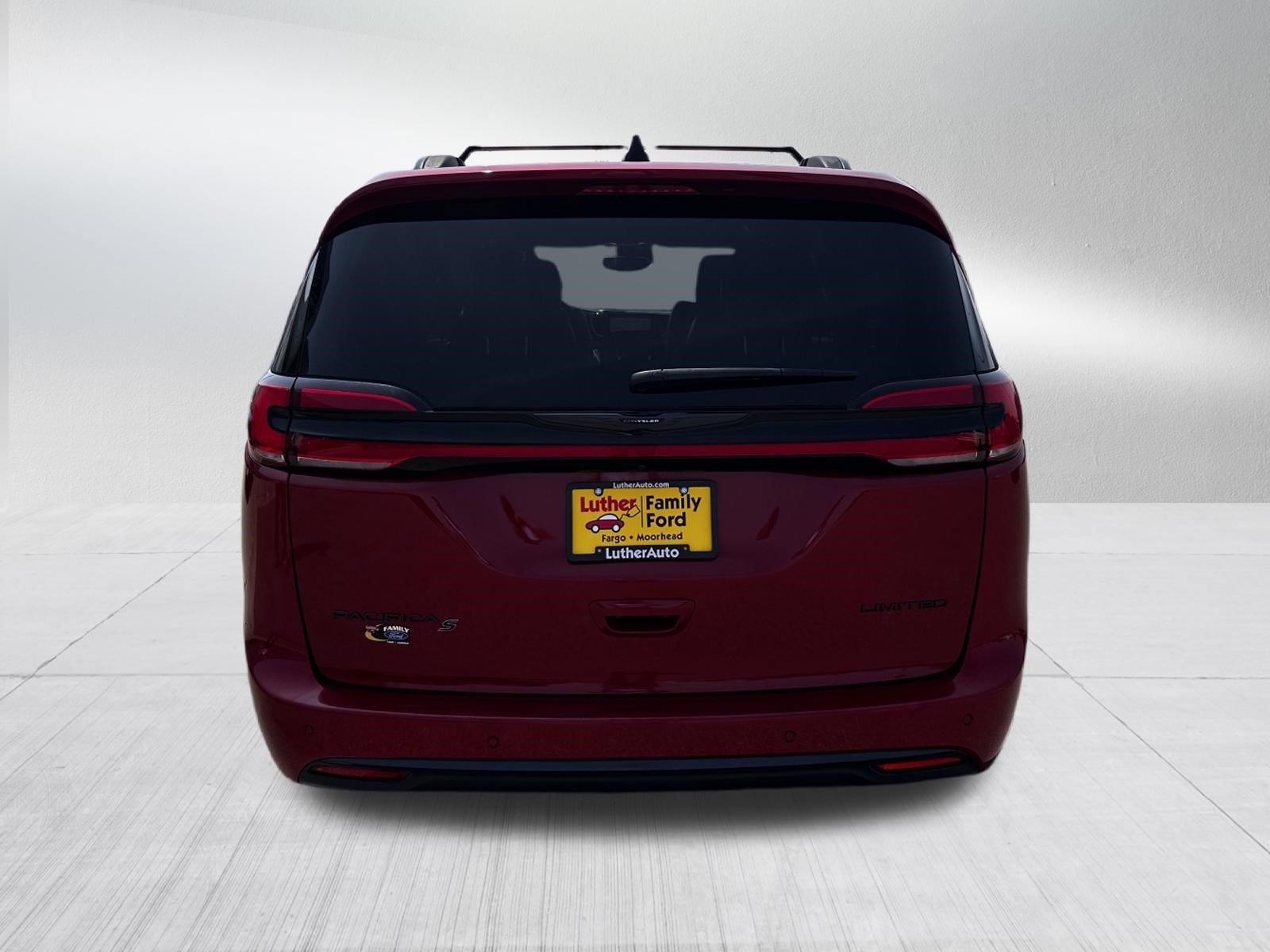 Used 2025 Chrysler Pacifica Limited FWD image 6