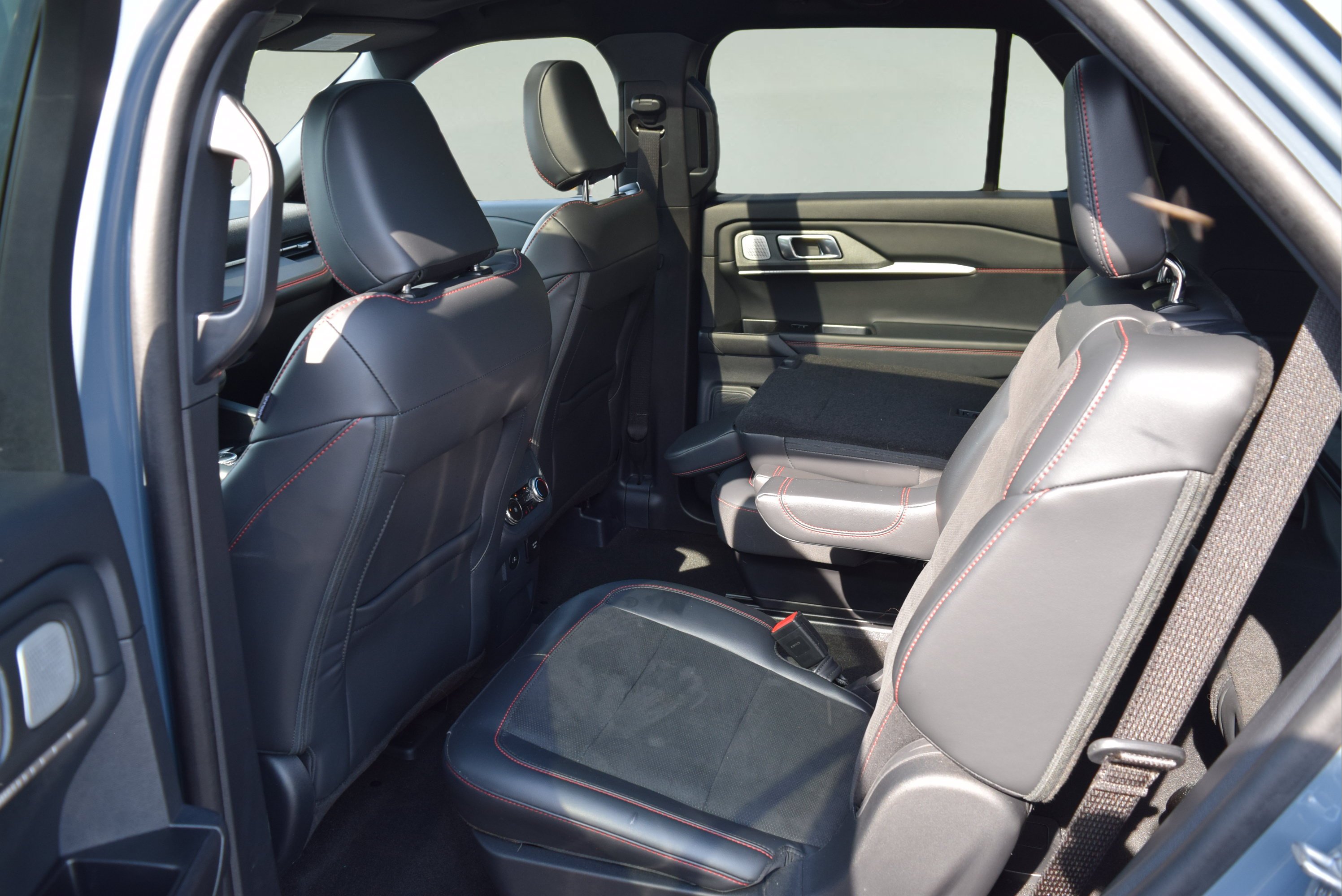Used 2025 Ford Explorer ST w/ Sun And Sound Package AWD/4WD image 8