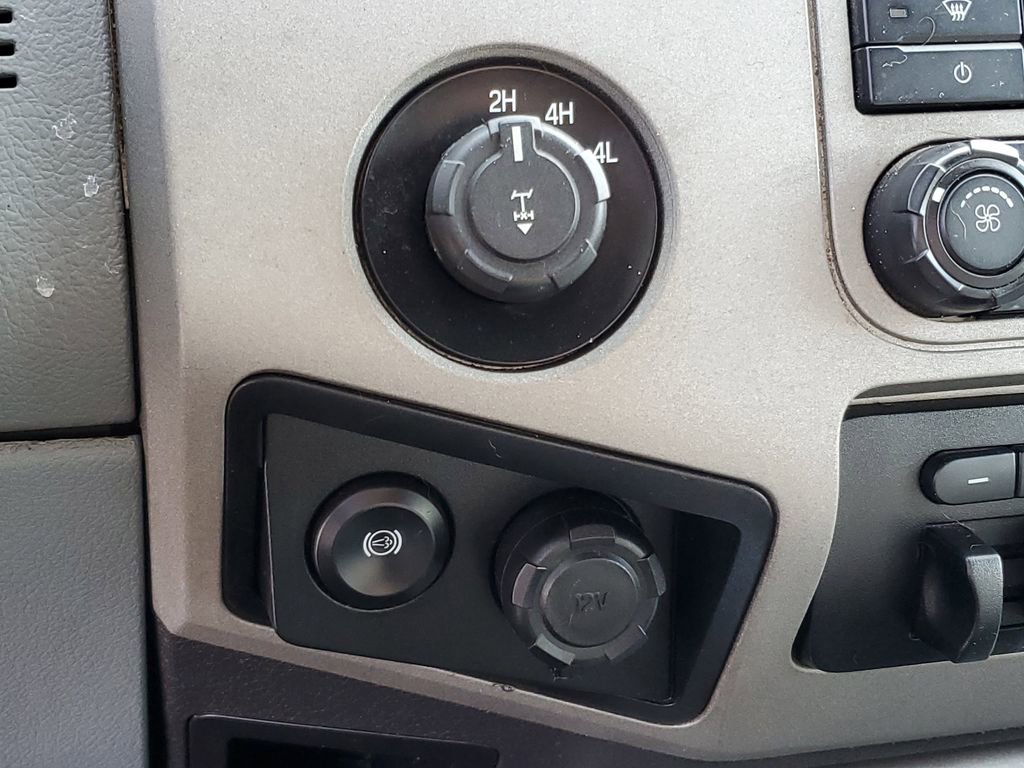 Used 2015 Ford F250 XLT w/ FX4 Off-Road Package AWD/4WD image 18