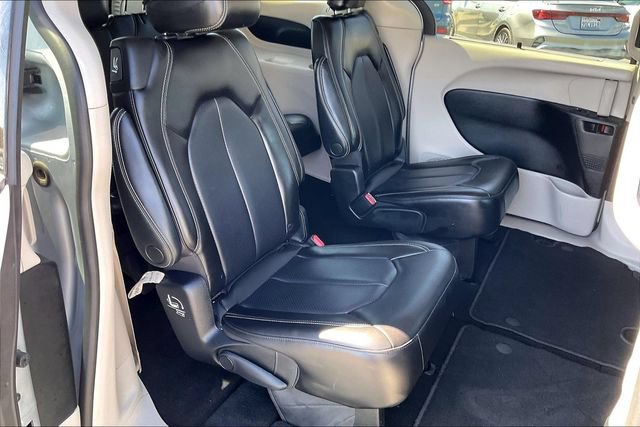 Used 2023 Chrysler Pacifica Touring-L FWD image 26