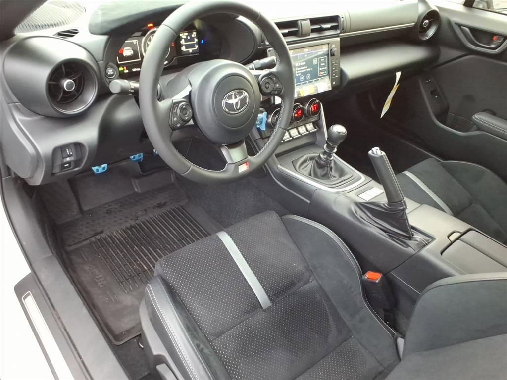 New 2025 Toyota GR86 Premium w/ Performance Package image 4