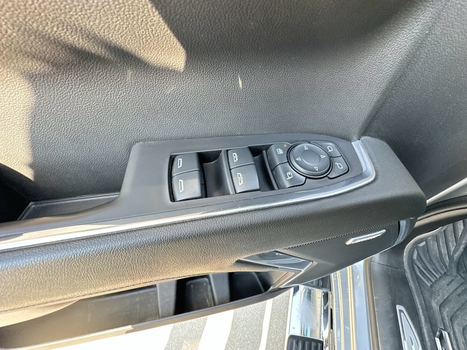 Used 2024 Chevrolet Silverado 1500 LTZ AWD/4WD image 22