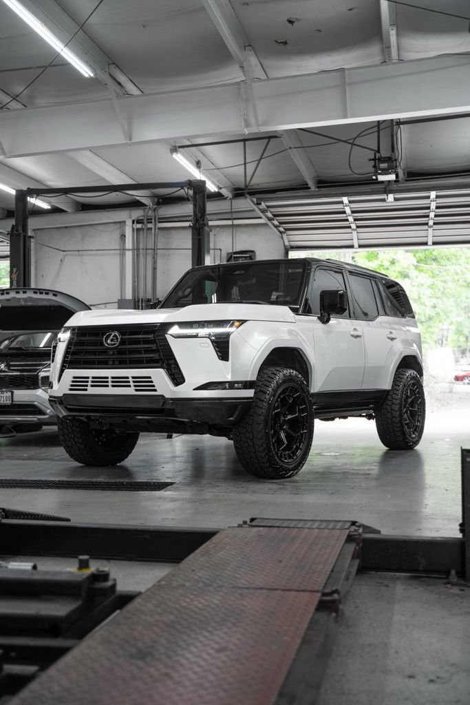 Used 2025 Lexus GX 550 w/ Cold Area Package AWD/4WD image 4
