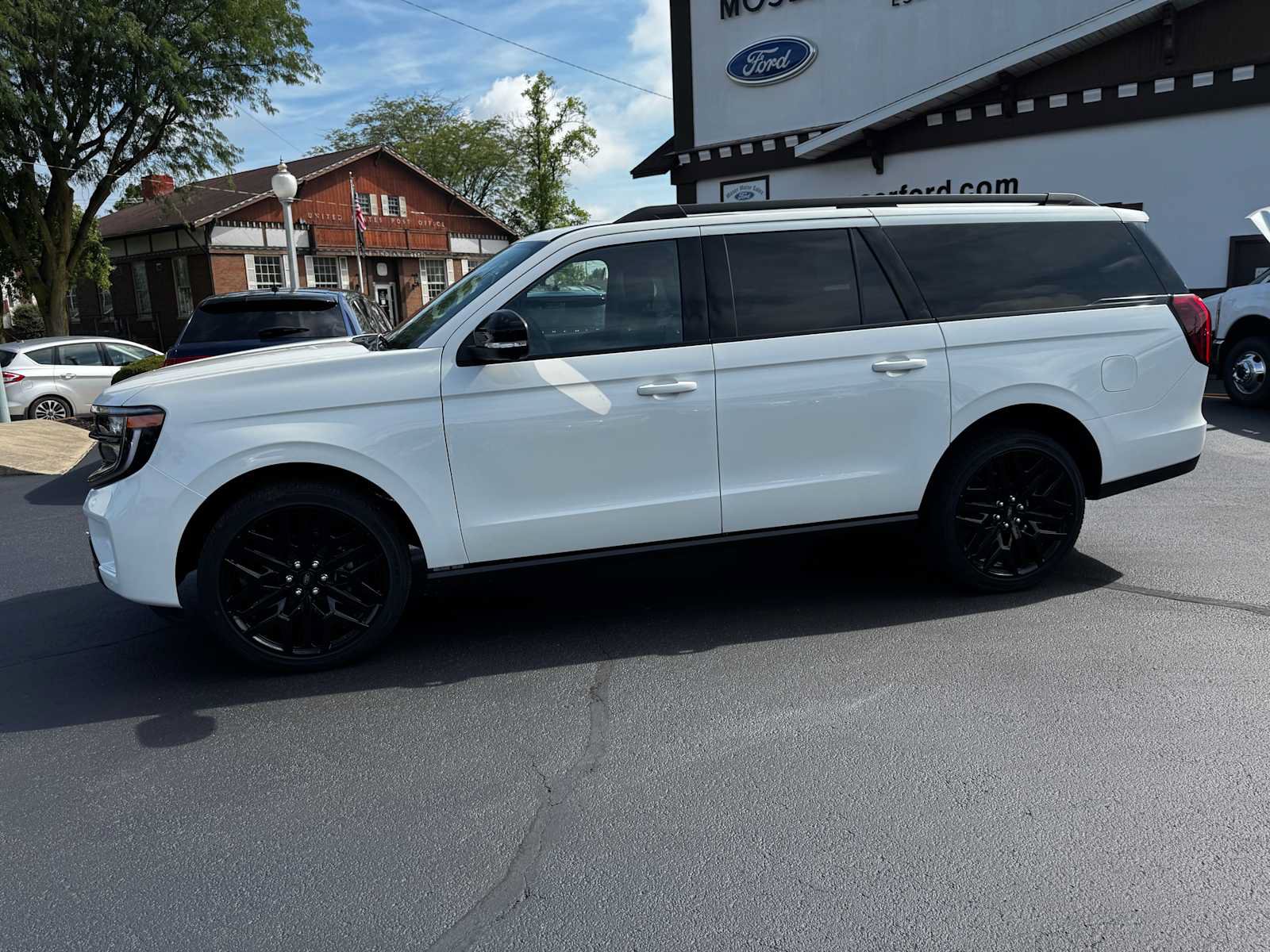 New 2027 Ford Expedition Max Platinum w/ Stealth Performance Package AWD/4WD image 7