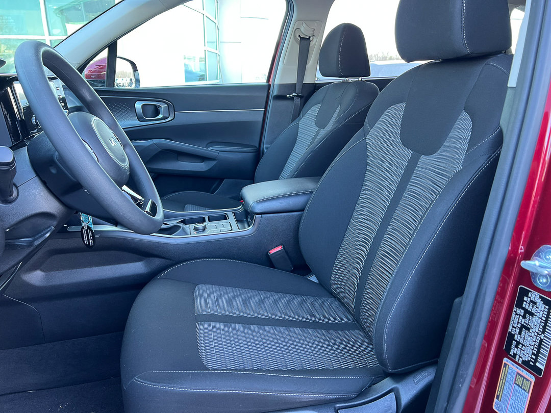 Used 2023 Kia Sorento LX image 37
