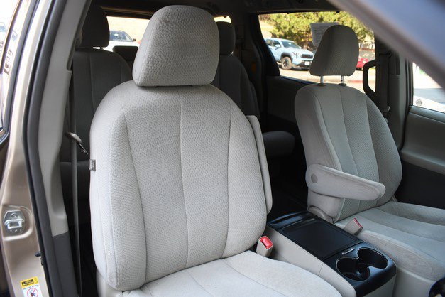 Used 2014 Toyota Sienna LE FWD image 26