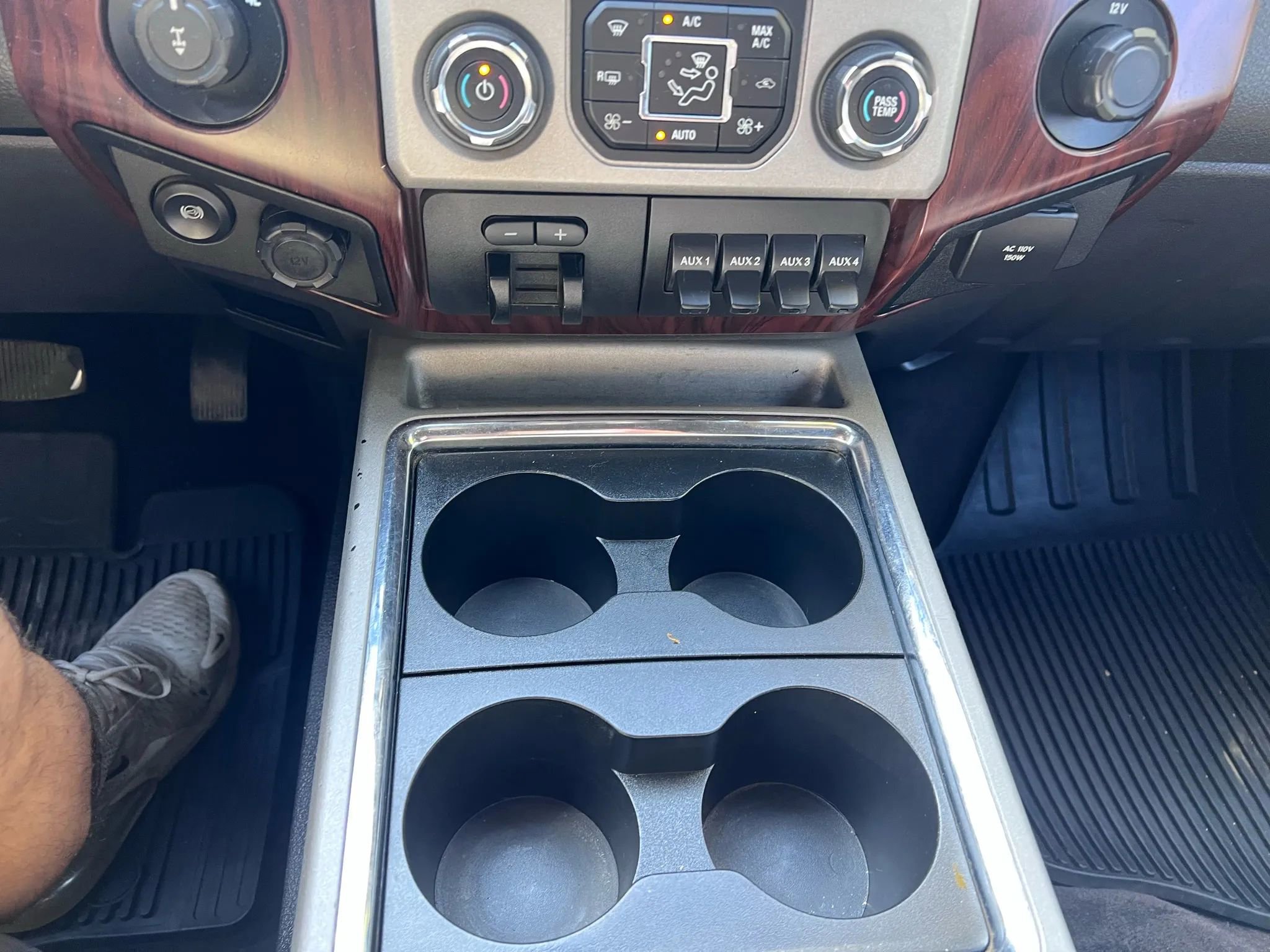Used 2015 Ford F250 Lariat w/ Lariat Interior Package image 19