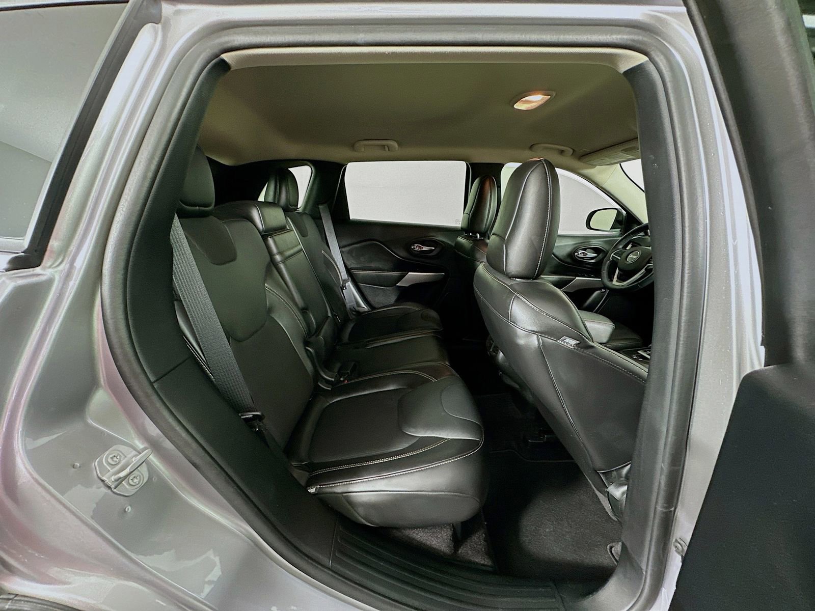 Used 2018 Jeep Cherokee Latitude Plus w/ Comfort/Convenience Group image 26