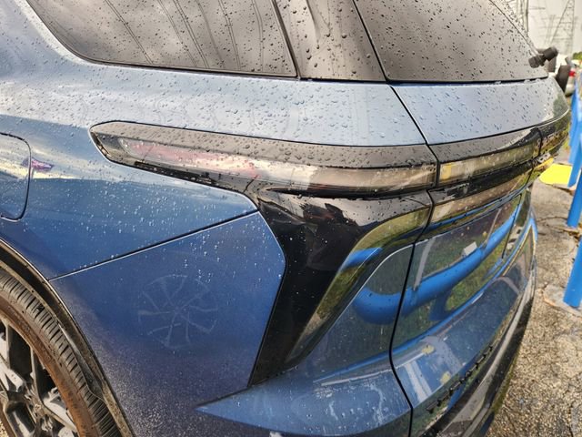 Used 2024 Chevrolet Traverse RS image 7