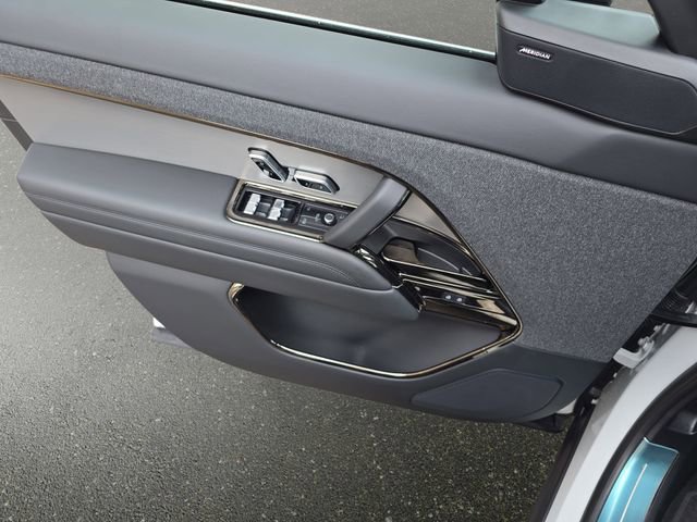Used 2025 Land Rover Range Rover Sport SE image 30