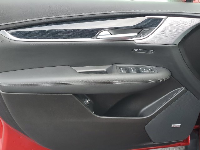Used 2025 Cadillac XT5 Premium Luxury w/ LPO, Floor Liner Package AWD/4WD image 11