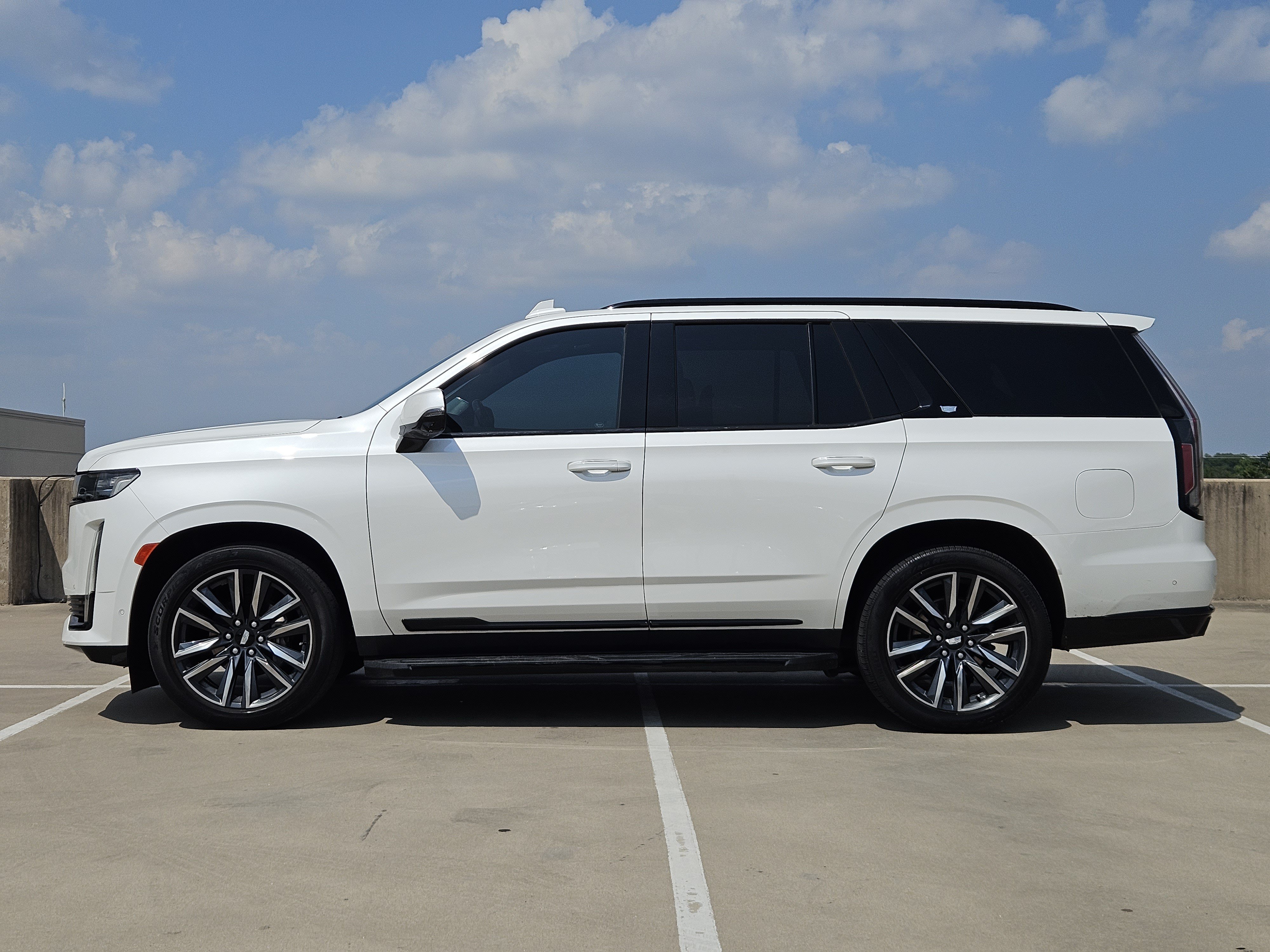 Used 2021 Cadillac Escalade Sport Platinum AWD/4WD image 2