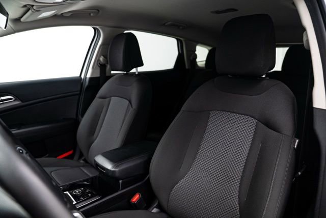 Used 2025 Kia Sportage LX image 11