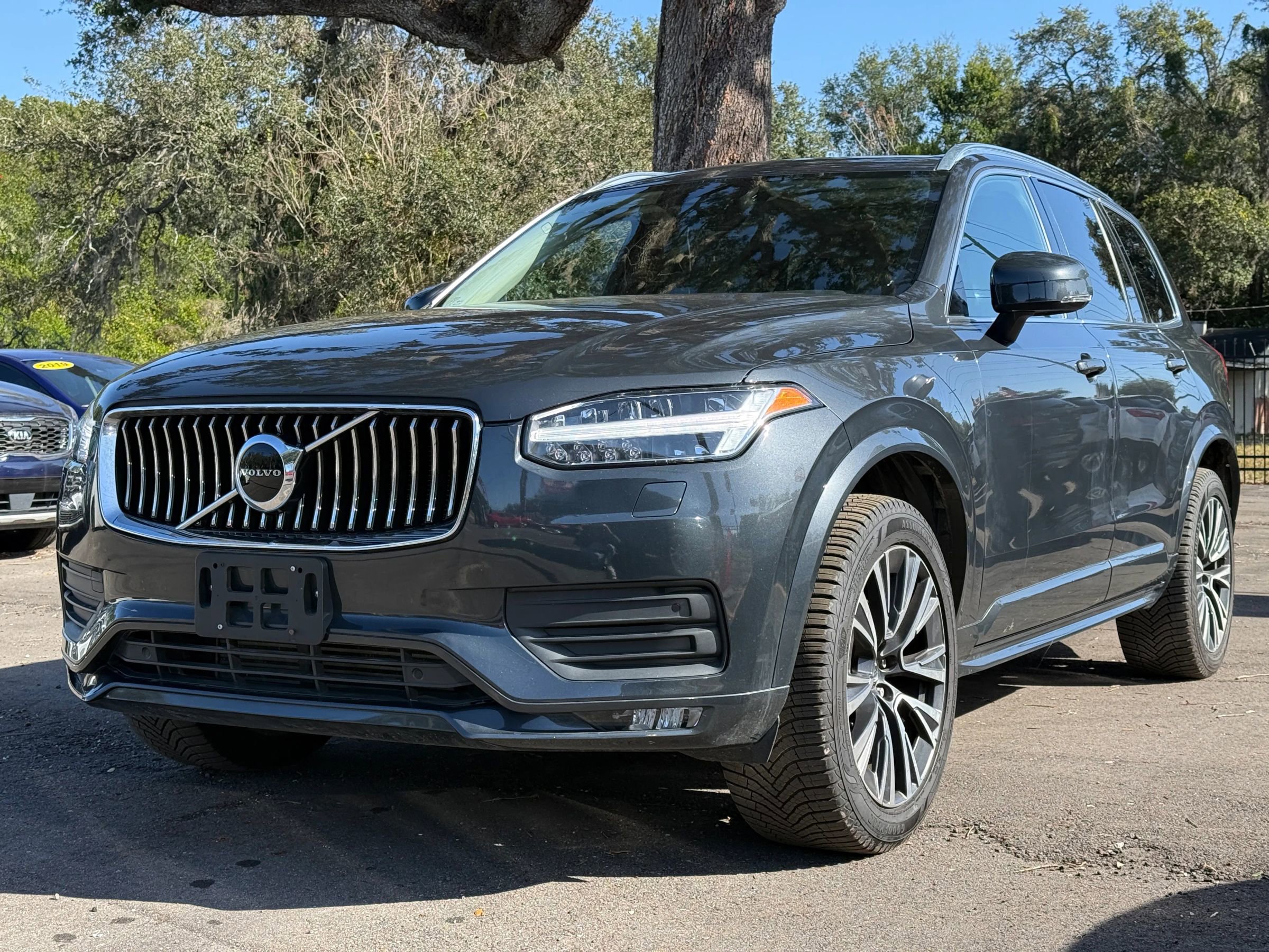 Used 2022 Volvo XC90 T5 Momentum w/ Climate Package image 1