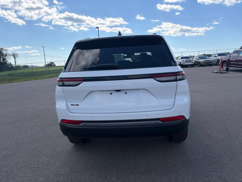 New 2026 Jeep Grand Cherokee Altitude AWD/4WD image 4