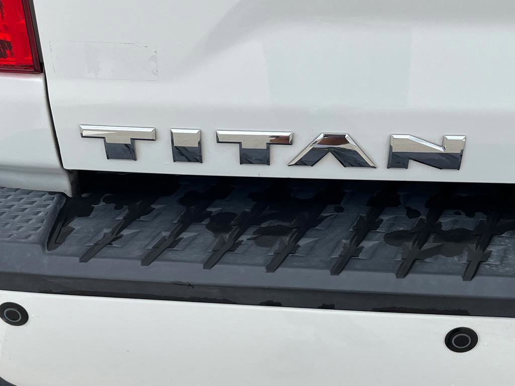 Used 2018 Nissan Titan SV w/ SV Convenience Package AWD/4WD image 14
