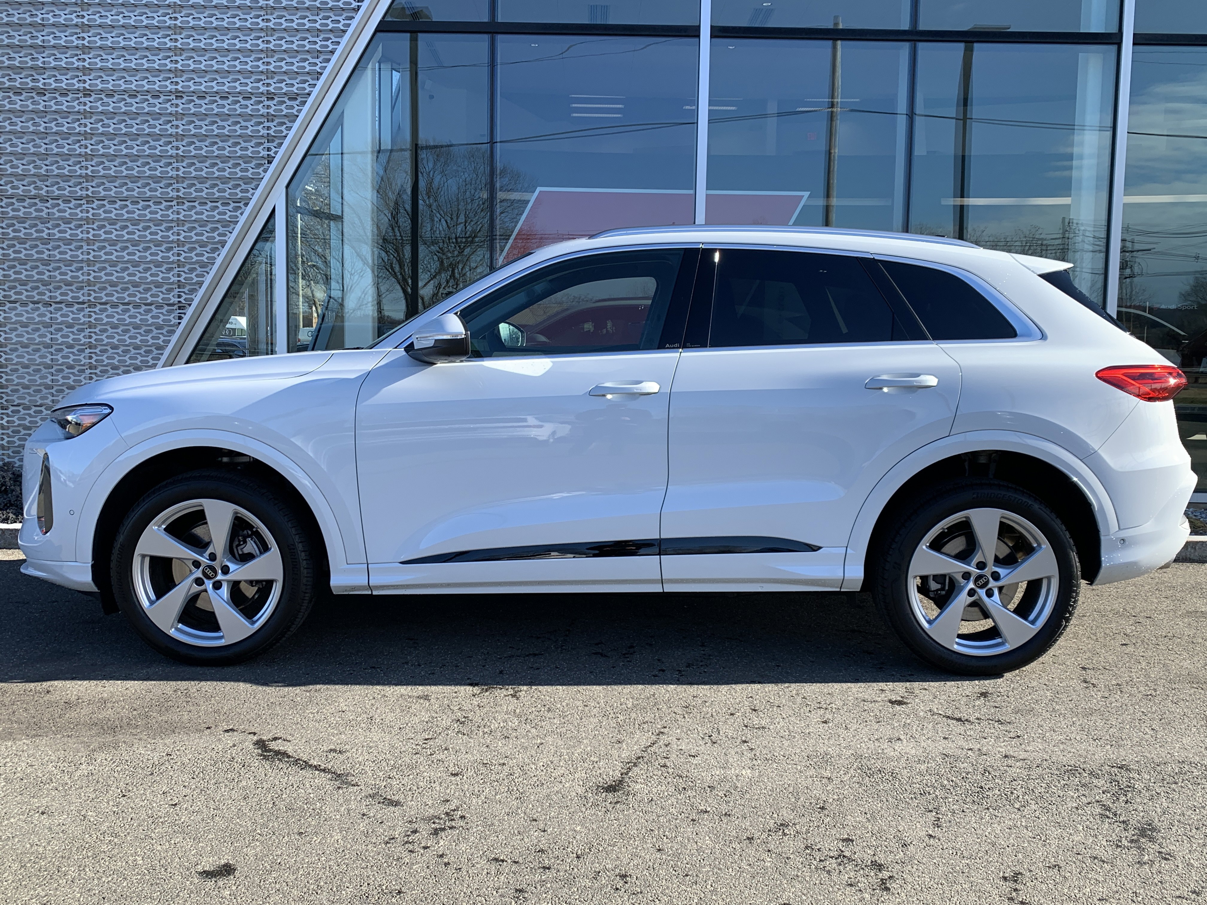 Certified 2025 Audi Q5 Premium Plus w/ Premium Plus image 2