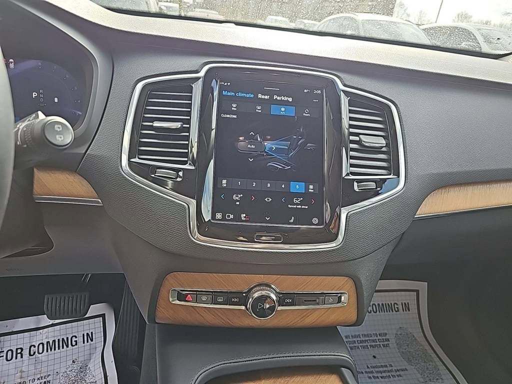 Used 2025 Volvo XC90 B6 Plus image 14