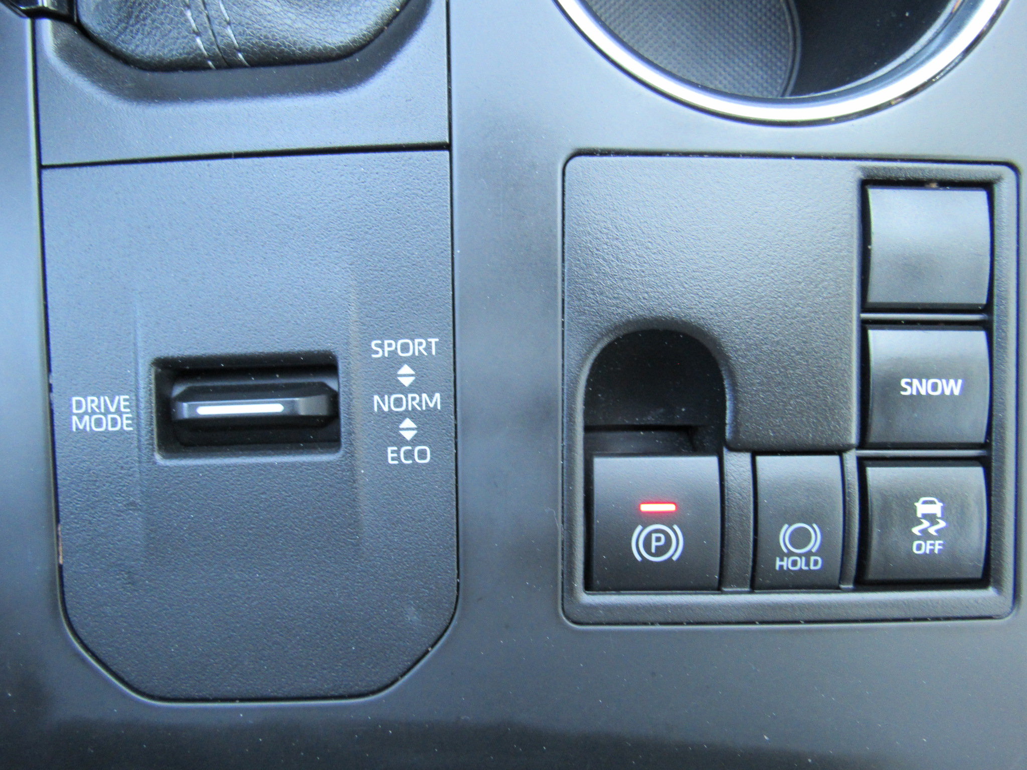 Used 2023 Toyota Highlander LE FWD image 25