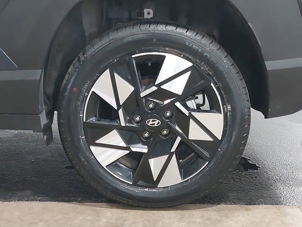 Certified 2025 Hyundai Kona SEL image 32