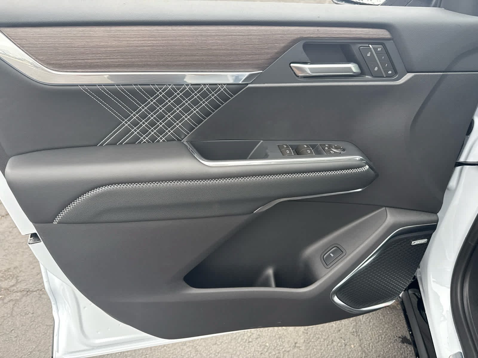 New 2027 GMC Acadia Denali w/ LPO, Floor Liner Package AWD/4WD image 13