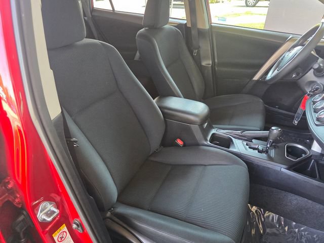 Used 2017 Toyota RAV4 LE w/ Carpet Mat Package AWD/4WD image 10