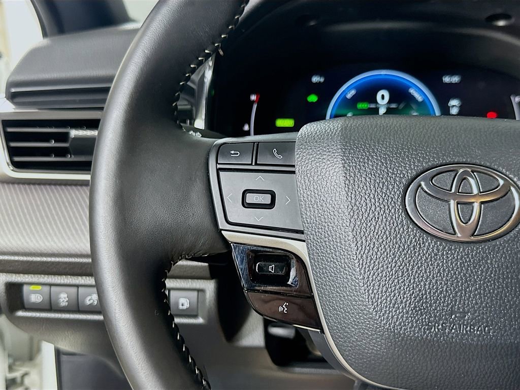 Used 2025 Toyota Camry SE w/ Convenience Package image 17