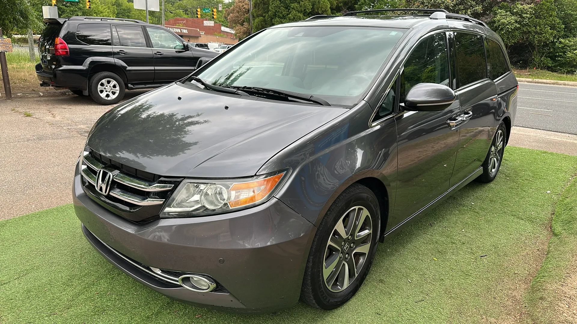 Used 2015 Honda Odyssey Touring image 3