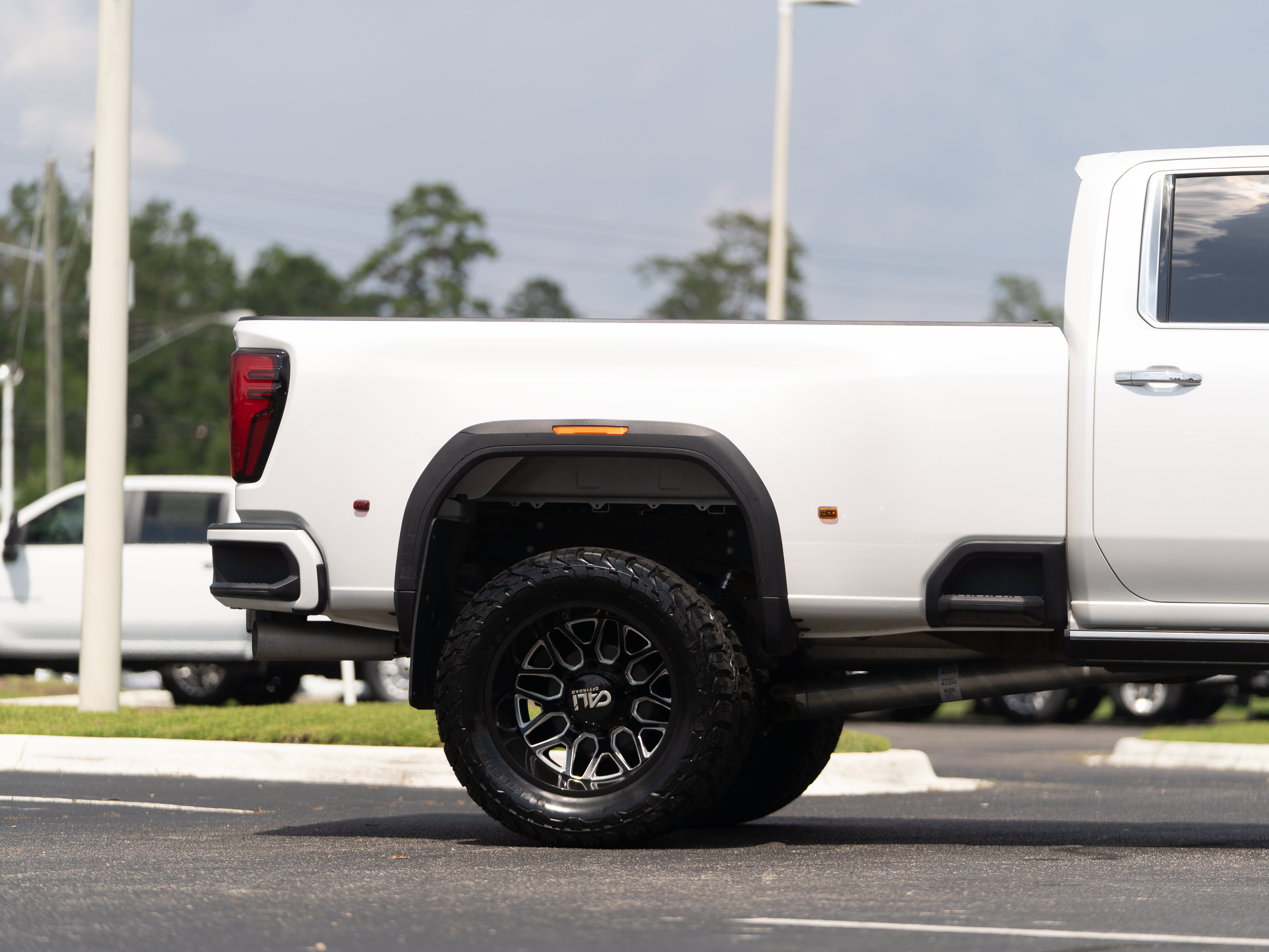 Used 2024 GMC Sierra 3500 Denali Ultimate AWD/4WD image 6