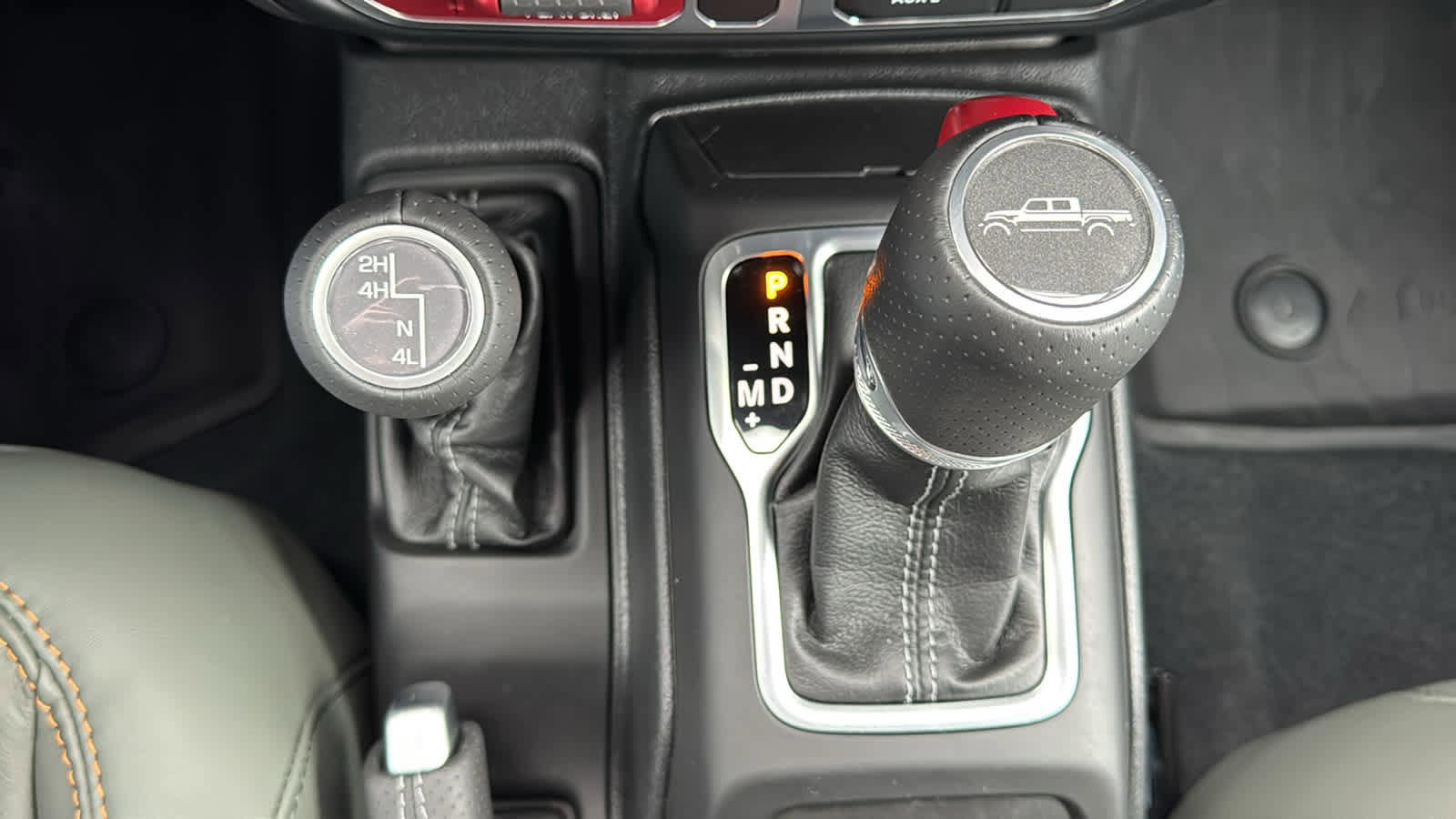 Used 2024 Jeep Gladiator Mojave w/ Technology Group AWD/4WD image 20