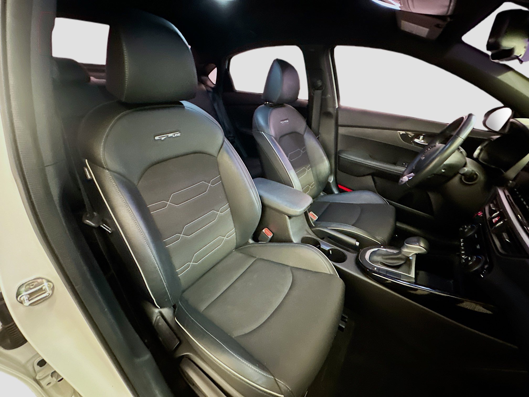 Used 2022 Kia Forte GT-Line image 32