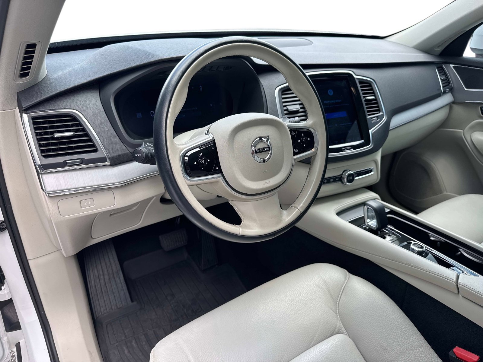 Used 2025 Volvo XC90 B5 Core w/ Protection Package Premier AWD/4WD image 23