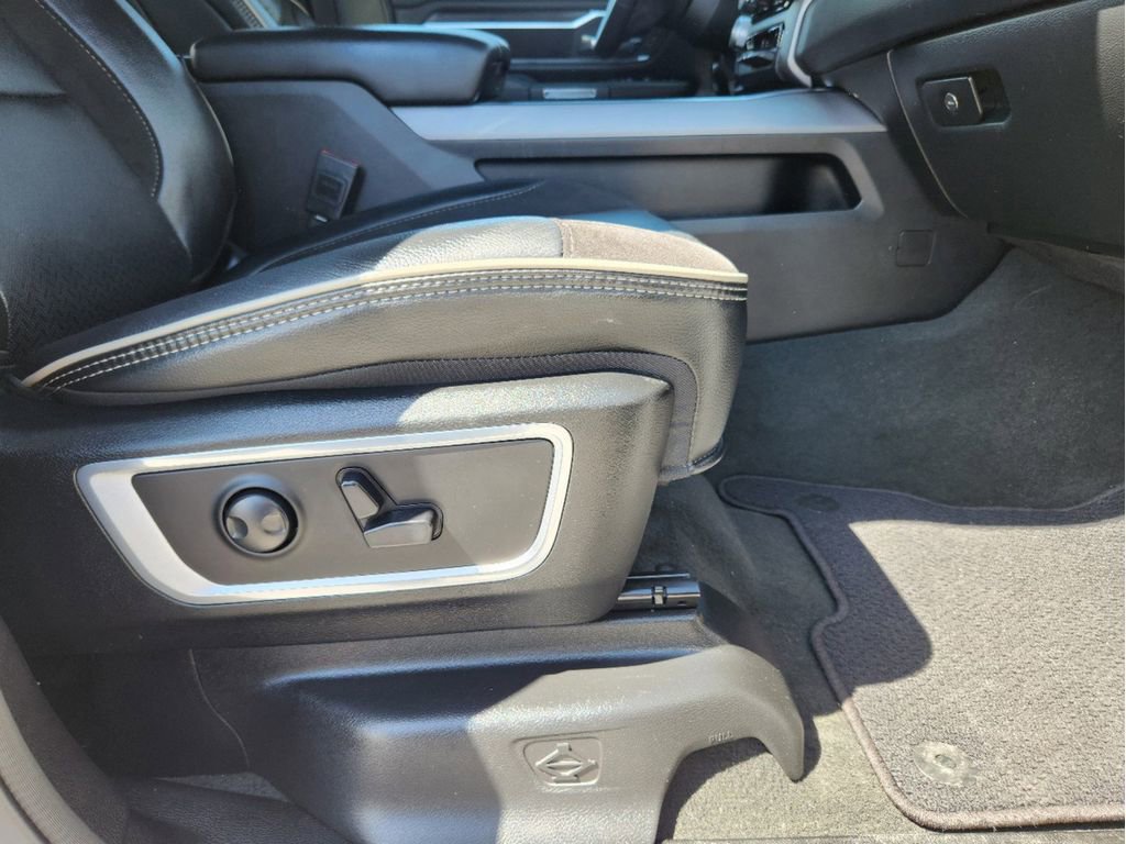 Used 2024 RAM 1500 Laramie image 16