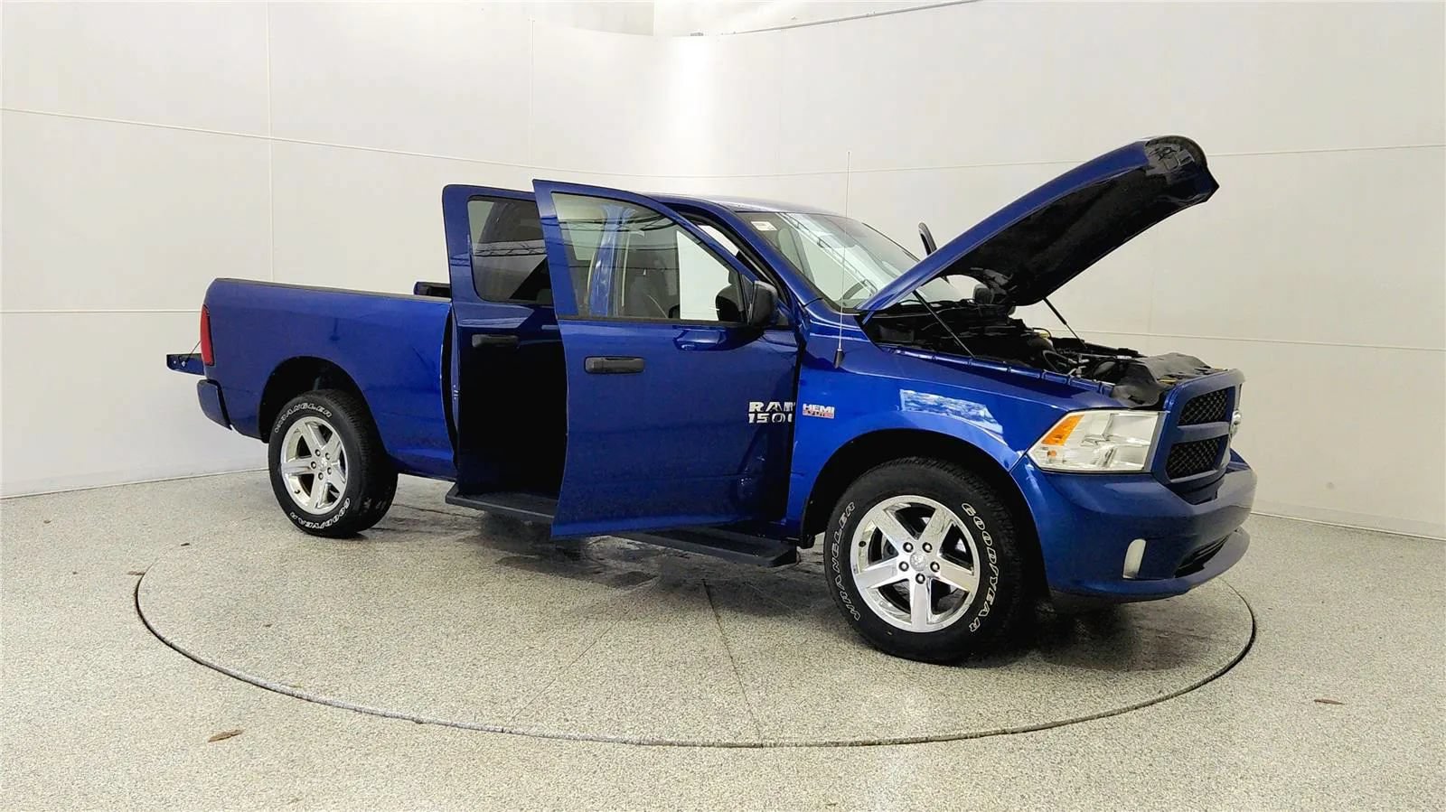 Used 2015 RAM 1500 Express AWD/4WD image 9