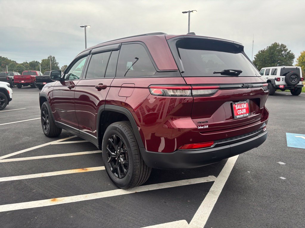 Used 2025 Jeep Grand Cherokee Altitude AWD/4WD image 6