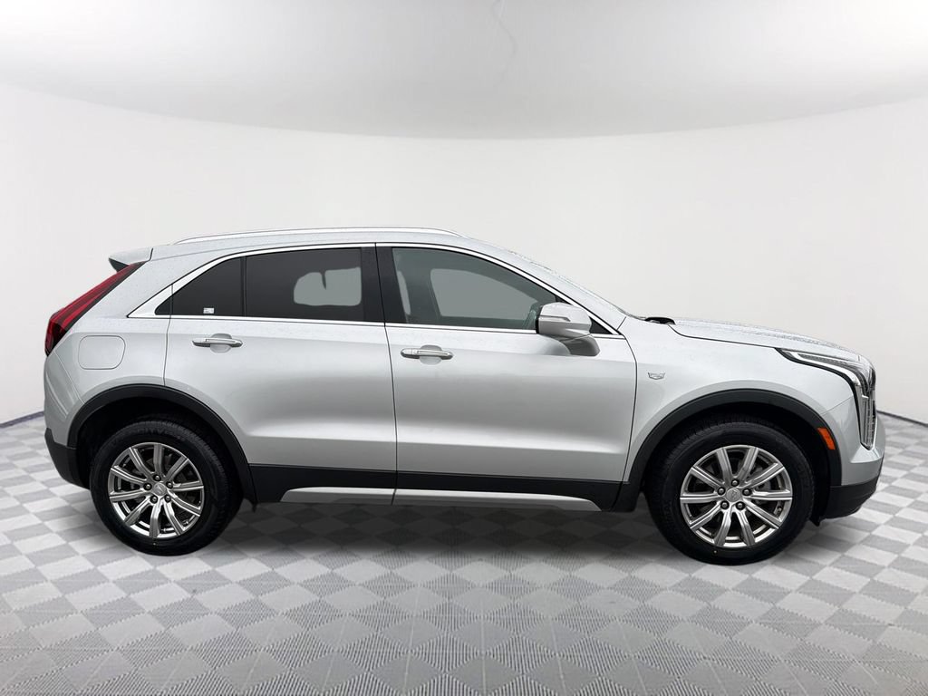 Used 2022 Cadillac XT4 Premium Luxury w/ Safety Alert Package FWD image 4