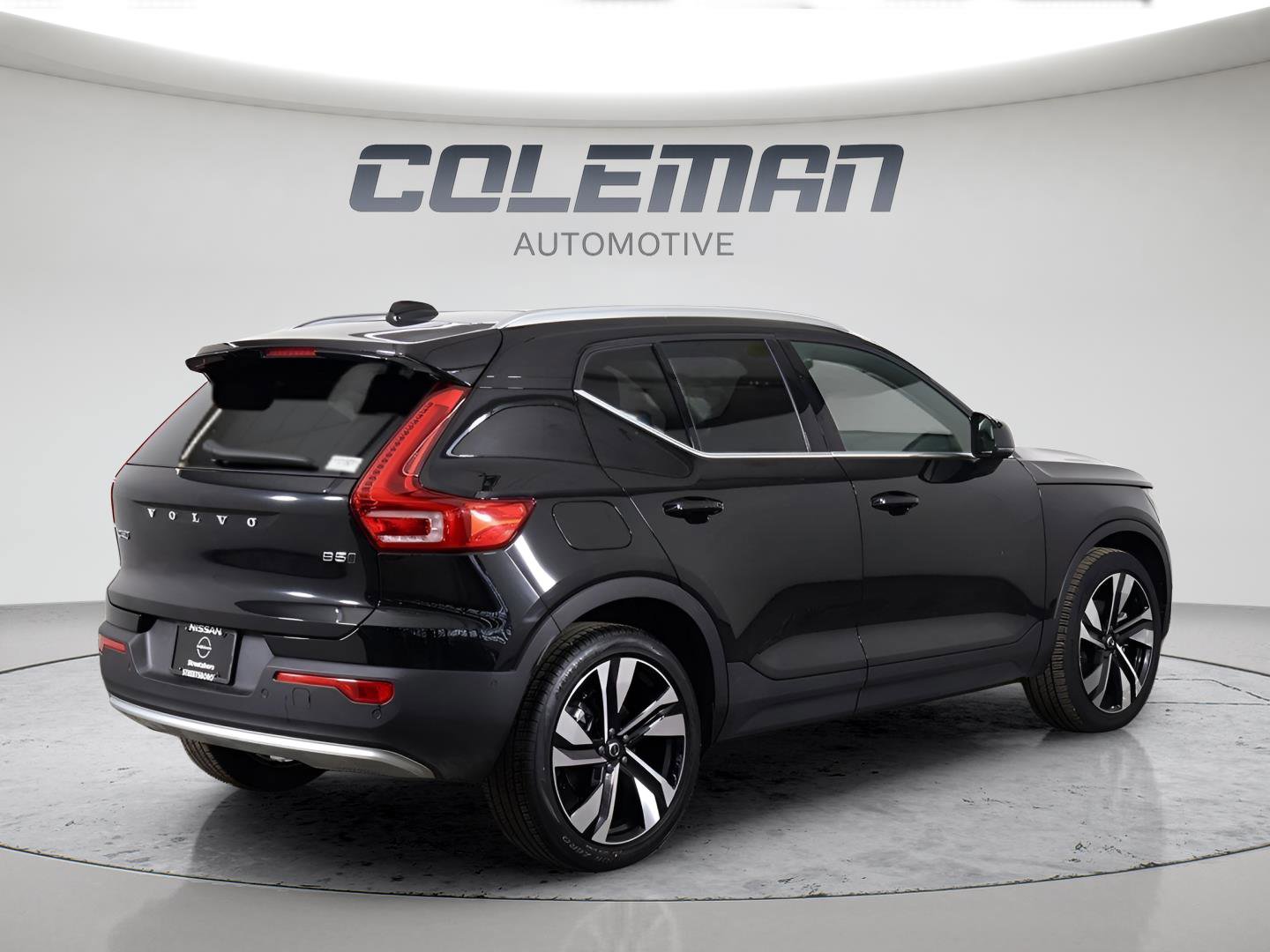 Used 2023 Volvo XC40 B5 Plus w/ Protection Package Premier image 5