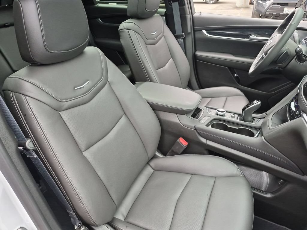 Used 2026 Cadillac XT5 Premium Luxury w/ LPO, ONYX Package FWD image 21