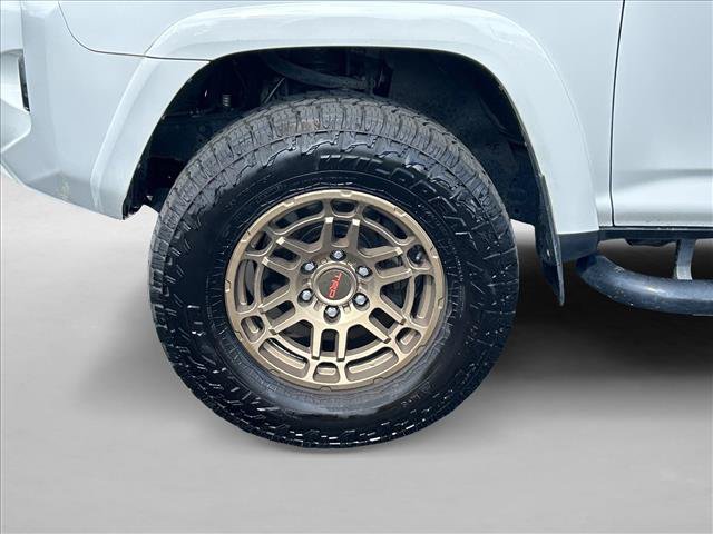 Used 2018 Toyota 4Runner SR5 RWD image 30