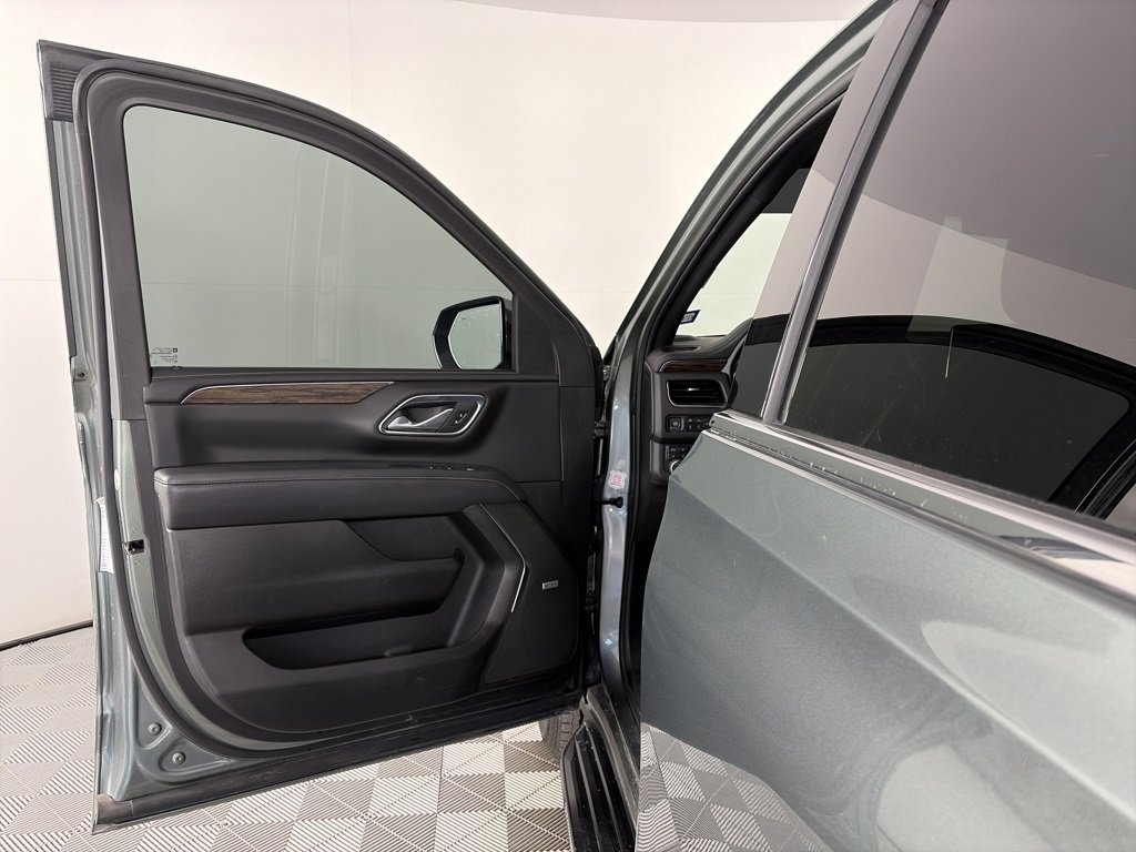 Used 2023 Chevrolet Suburban Premier image 10